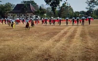 Wujud Kesiapan Penuh, Tim Tari SMP Negeri 1 Jumantono Gelar Gladi Bersih Spektakuler Jelang Peringatan HUT RI ke-81