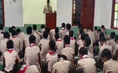 Tingkatkan Ketakwaan Siswa, SMP Negeri 1 Jumantono Gelar Sholat Jumat Berjamaah di Masjid Sekolah